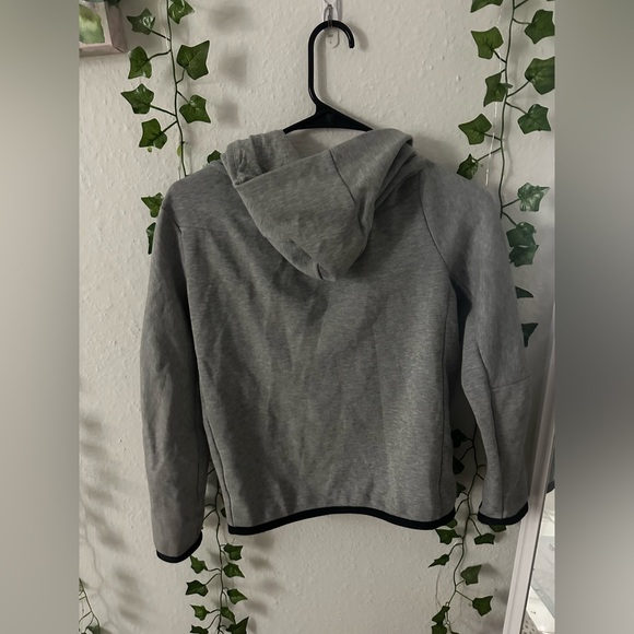 Nike Tech Fleece - Picture 2 of 4